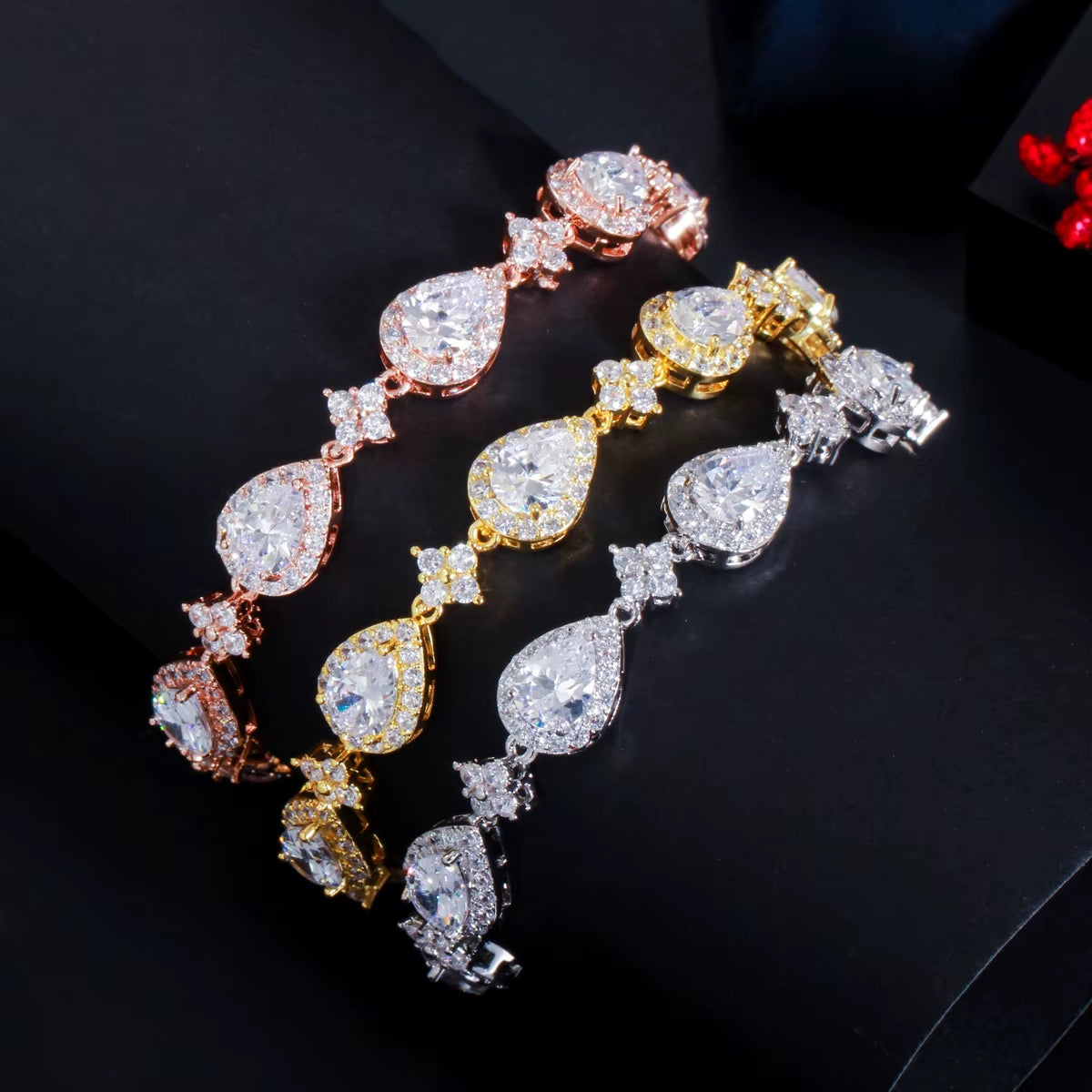 18K Gold Plated Silver Color Women Jewelry Pear Shape Stunning Icy Cubic Zirconia Gift Bracelet for Engagement Party Accessory
